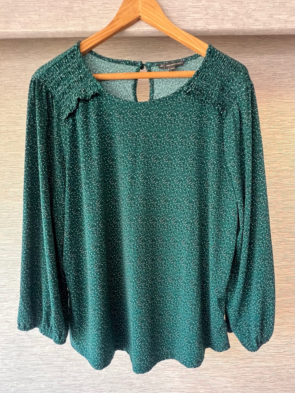 Adrianna Papell Green Long-Sleeve Smocked Yoke Blouse